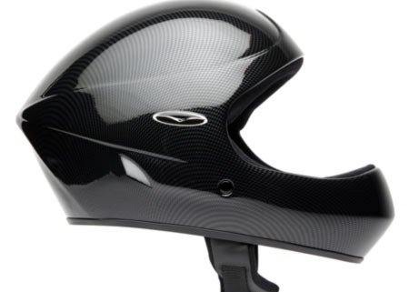 Im Webshop der Flugschule Magiclift gibt es Integral und Halbschalenhelme von Icaro 2000 und faltbare Ribcaps.