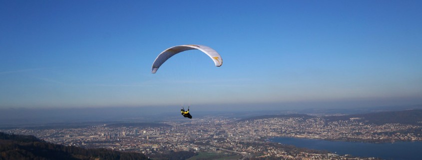 Bisensoaring am Zürcher Hausberg. Man muss nicht in die Alpen zum Gleitschirmfliegen.